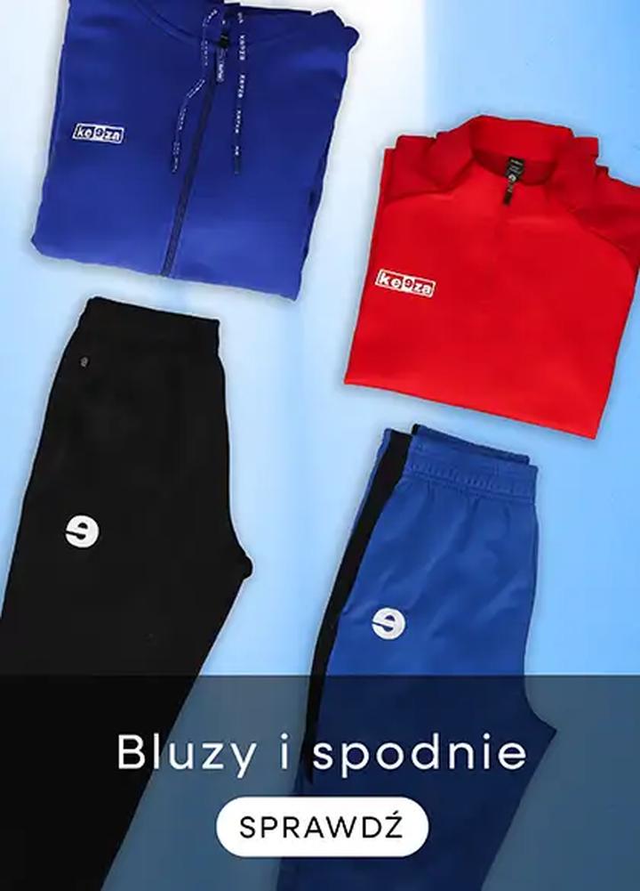 Chinosy z bluzą z kapturem