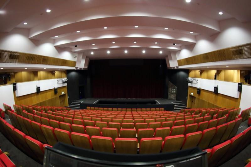 Elegancki look na spektakl