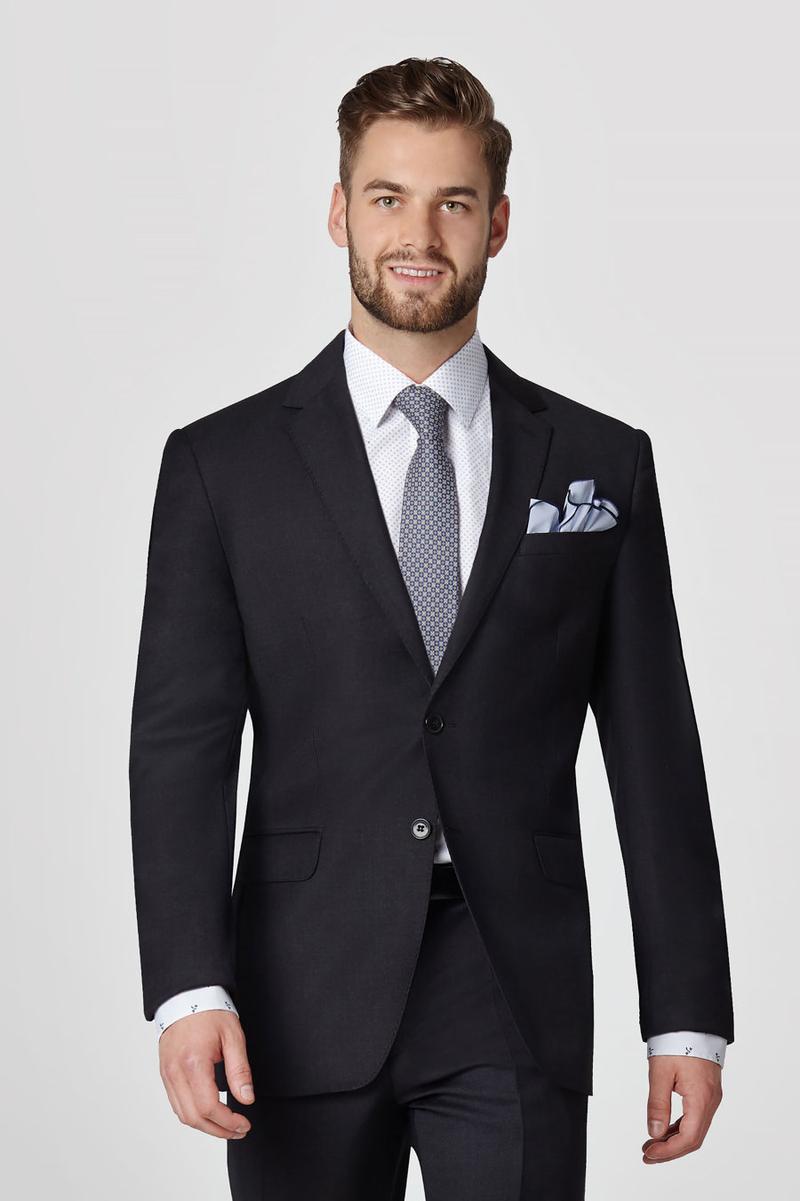 Klasyczne kombinacje z grafitowym garniturem
