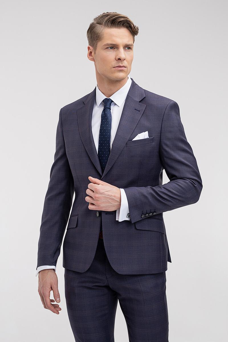 Odcienie ożywiające grafitowy garnitur