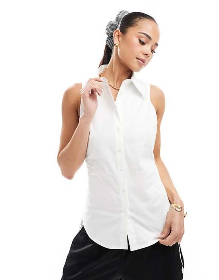 Elegancka stylizacja koszula bez rękawów