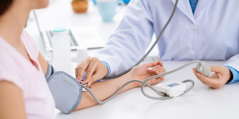 Jak zmierzyć obwód szyi i klatki piersiowej