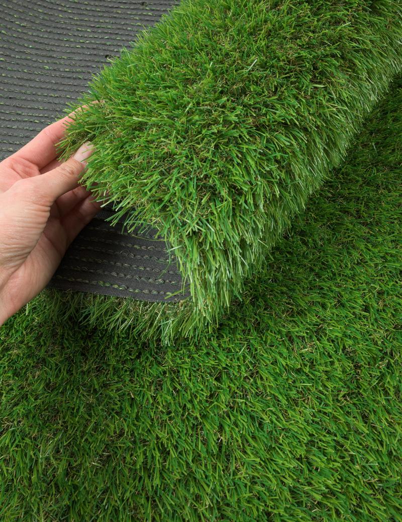 Usuwanie plam z trawy