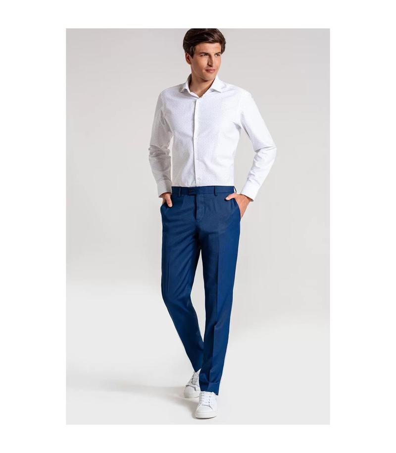 Stylowe połączenie: jaka koszula pasuje do granatowych spodni męskich?