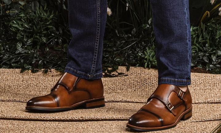 Buty do niebieskich spodni