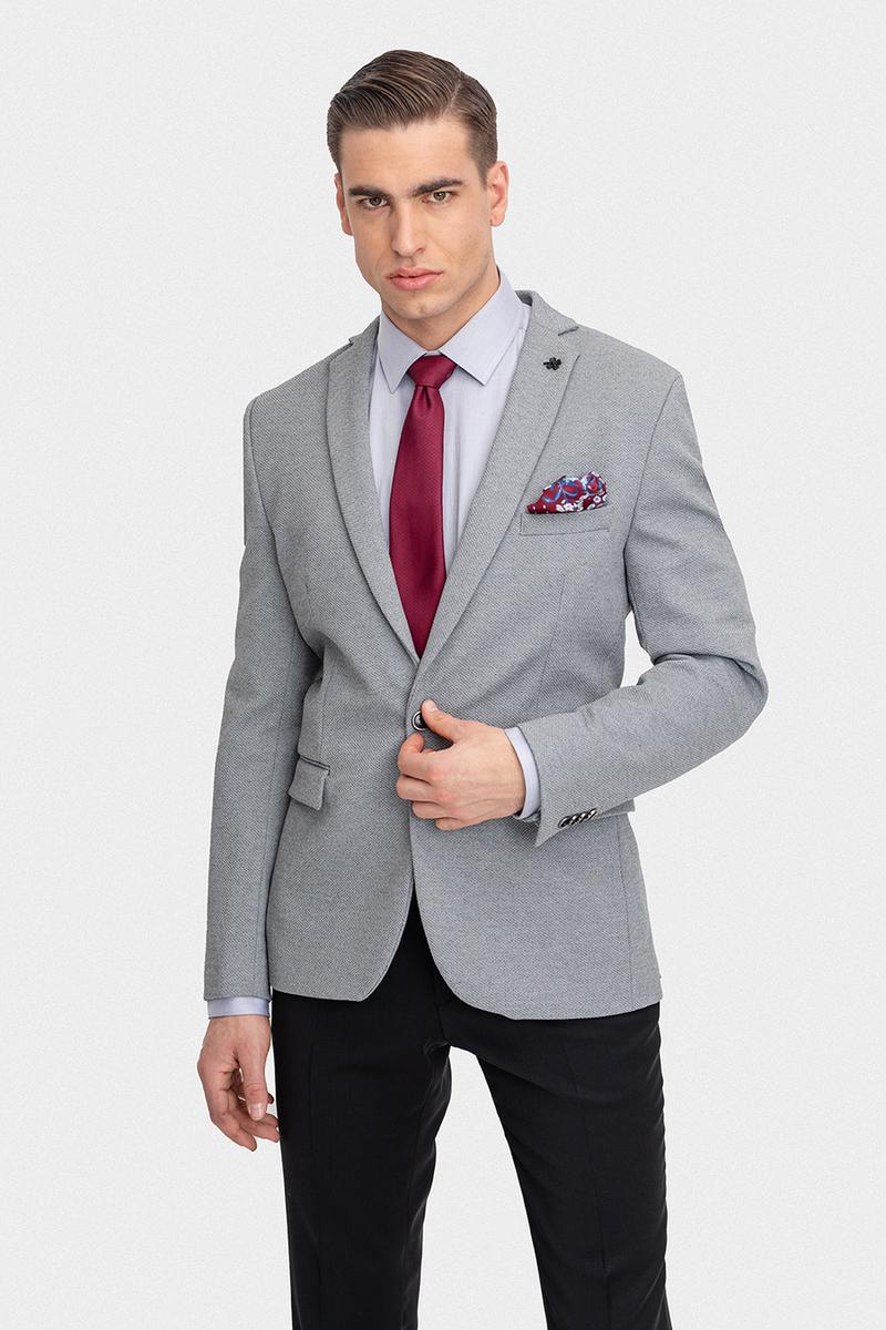 Przechowywanie marynarki bez zagnieceń