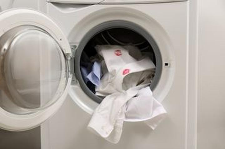 Zapobieganie żółknięciu koszul