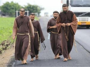 Jak Spełnić Marzenie o Życiu w Zawierzeniu – Przewodnik Po Wstąpieniu do Zakonu Męskiego