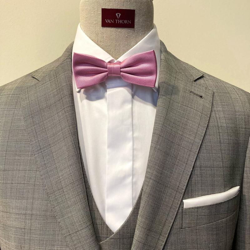 Stylizacja z klasą: jaka mucha pasuje do różowej koszuli?