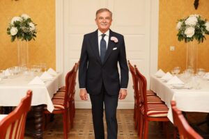 Stylowy wybór: jaki garnitur dla ojca pana młodego na ślub?