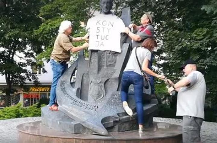 Suszenie koszul i pielęgnacja materiału