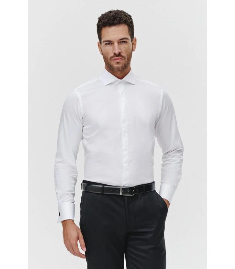 Biała koszula w spodniach – styl, który zawsze się obroni