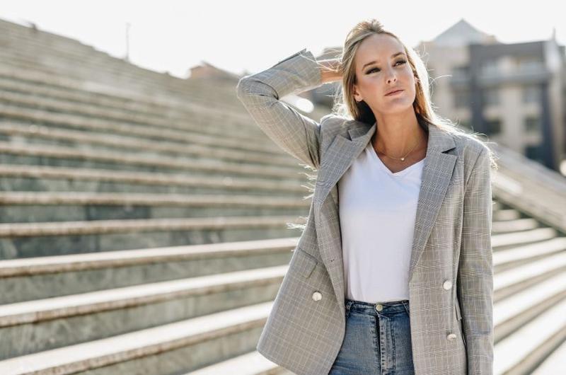 Marynarka czy żakiet – który wybór podkreśli Twój styl?